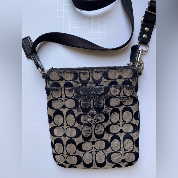 Vintage Coach Black Canvas Monogram Crossbody Messenger Bag Purse Handbag - Picture 5 of 11